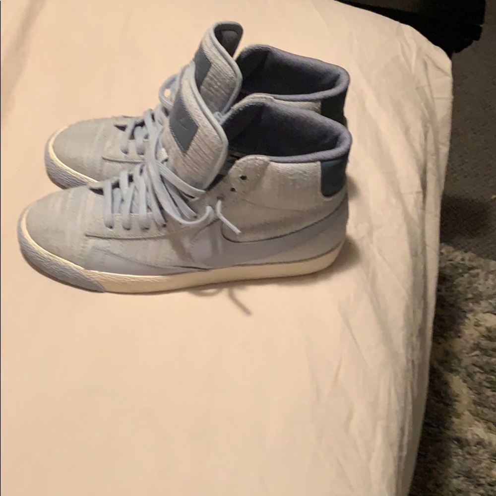 Sneakers - Picture 2 of 3